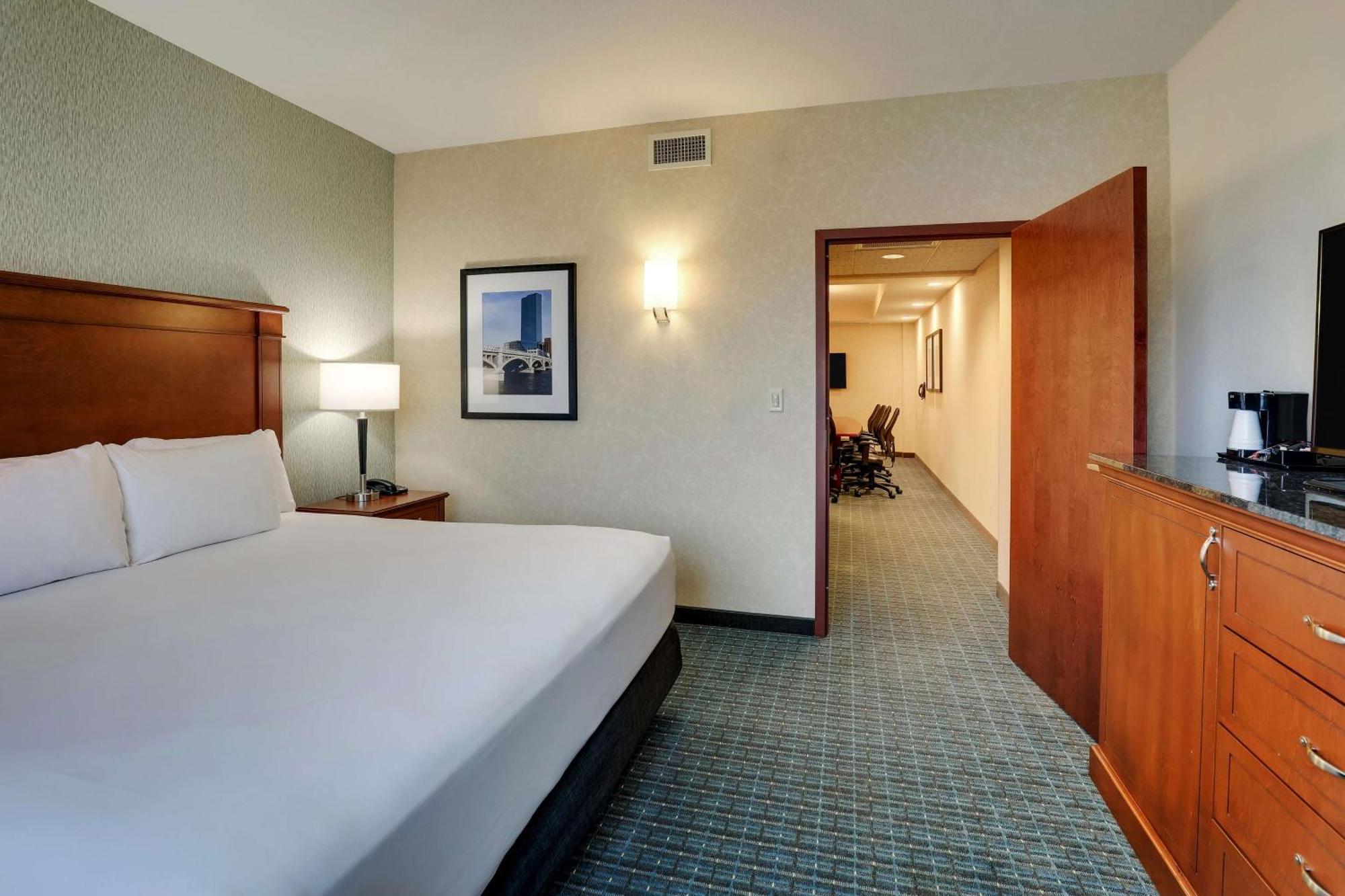 Drury Inn & Suites Grand Rapids Cascade エクステリア 写真